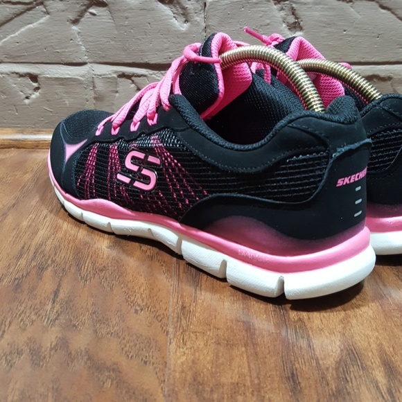Skechers, size 9, like new condition, black/pink. - Picture 3 of 8